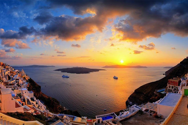 Tours and transfer services in Santorini Greece. Available all year around, from any location to any location on the island of Santorini.